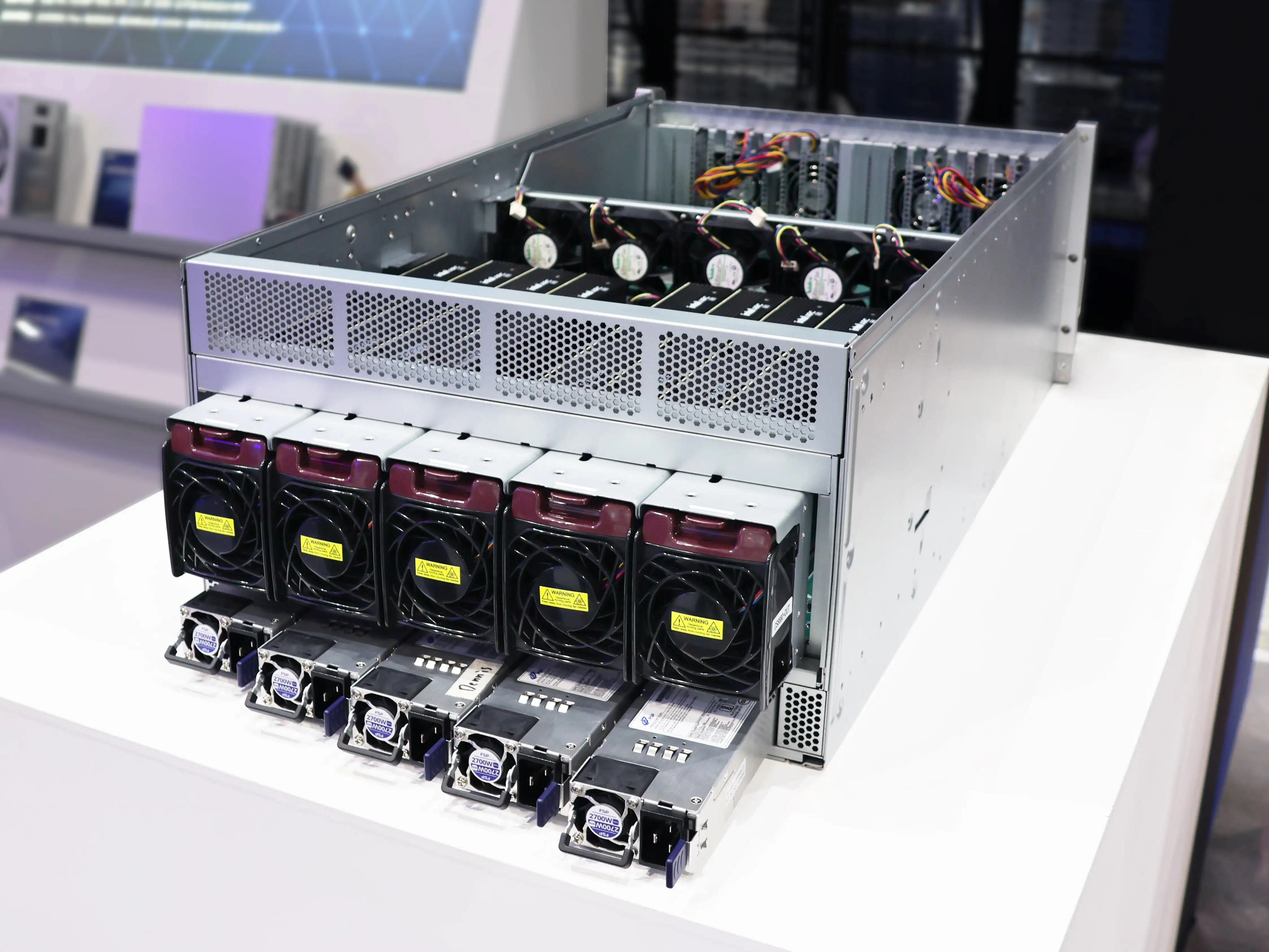 SPARKLE C741-6U-Dual 16P GPU Solution